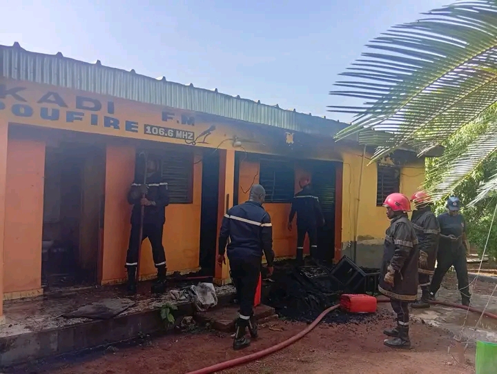 les locaux de Binkadi FM emport&eacute; par flammes