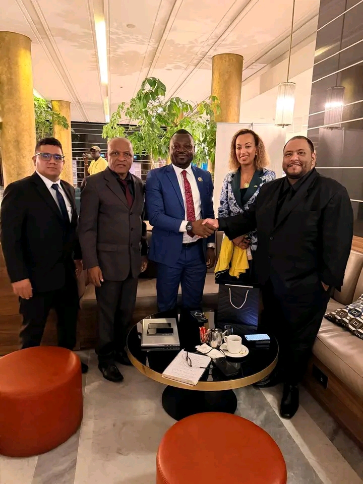 Le maire Ouattara Anzoumana en compagnie de ses h&ocirc;tes