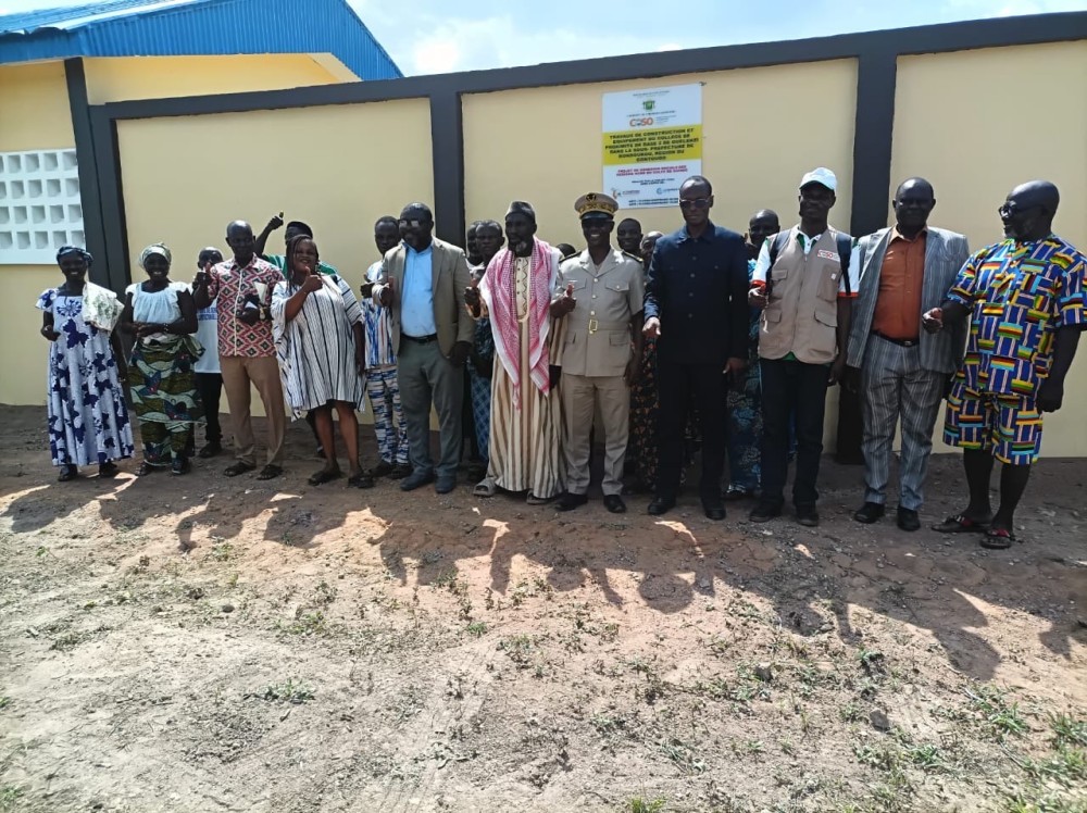 Ouelekei  re&ccedil;ois un coll&egrave;ge de proximit&eacute; base 2 offert par le Projet de Coh&eacute;sion Sociale des R&eacute;gions Nord du Golfe de Guin&eacute;e (COSO).