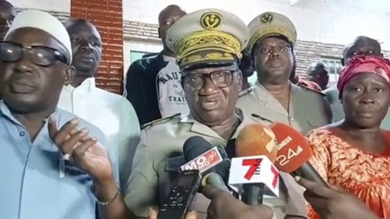 Le pr&eacute;fet Kouadio Gbangbo Andr&eacute;, les autorit&eacute;s municipales et s&eacute;curitaires sur les lieux du drame