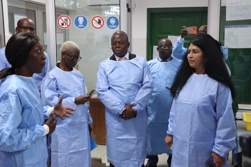 La directrice r&eacute;gionale de la Banque mondiale, Trina Haque en visite &agrave; l&rsquo;Institut Pasteur de C&ocirc;te d&rsquo;Ivoire (IPCI)
